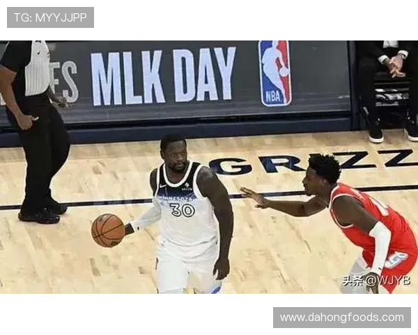 森林狼球员登机前往圣地亚哥爱德华兹等人齐聚一堂 森林狼球员登机前往圣地亚哥爱德华兹等人齐聚一堂