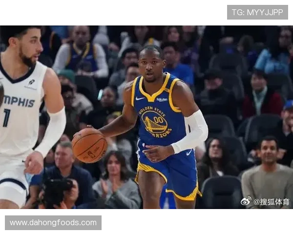 乔纳森库明加成功解决合同纠纷重返勇士队展现灿烂笑容 乔纳森库明加成功解决合同纠纷重返勇士队展现灿烂笑容